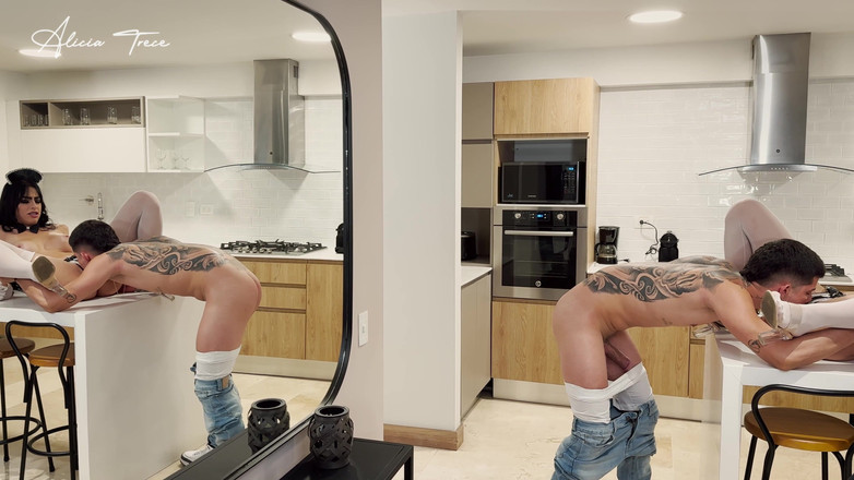 Alicia Trece: 내 섹시한 메이드에게 좀 더 친밀한 서비스를 해줘