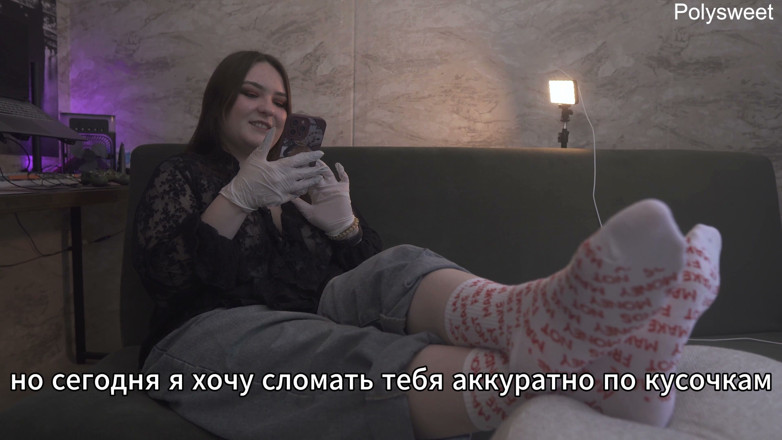 Polly Sweet: Порноісторія — дівчина в латексних рукавичках трахнула хлопця страпоном у піхві