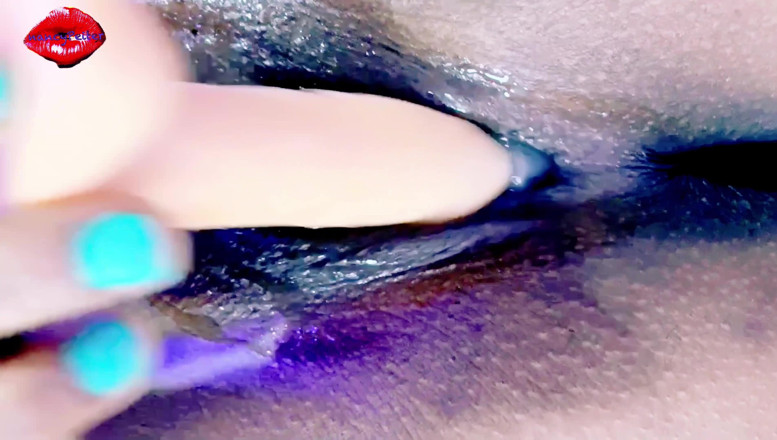 Nancypeiter: Massaggio alla figa con dildo