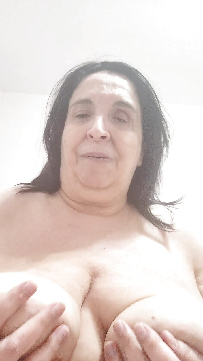 CoolMarina: Palmiragordi debuteert met anale seks met de mopstick