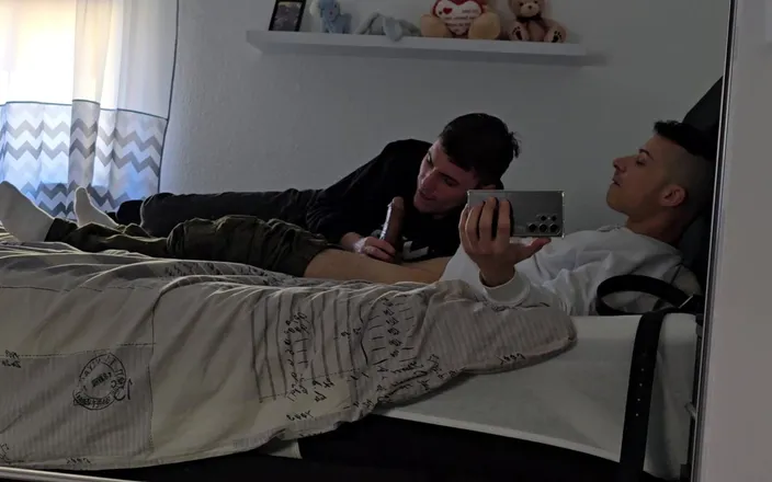 boyzxy212: Just a Quick Gay Blowjob in Between