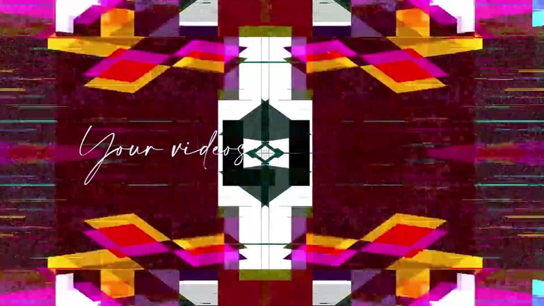 Fisting Paradise: Возбужденная лесбиянка мастурбирует, смотря, как на экране поедают киску