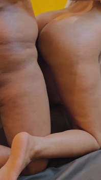 나는 이것이 내 새 아내의 첫 섹스라고 생각하지 않는다.