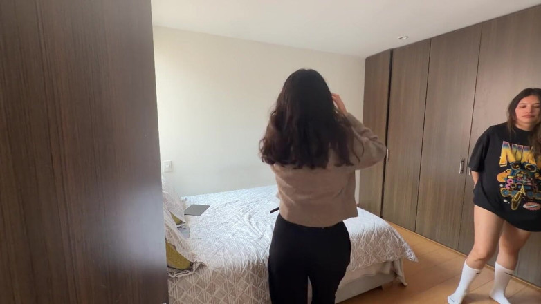 scarlettandc: İki kadın tatmin etmeye çalışıyor