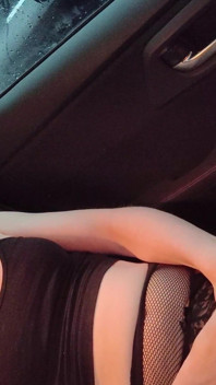 Super arriesgada con los ojos vendados en coche y corrida