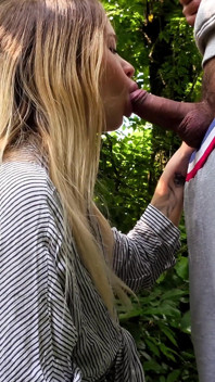 Mycket slampig söt tjej pratar smutsigt, onanerar och stönar högt från orgasmer