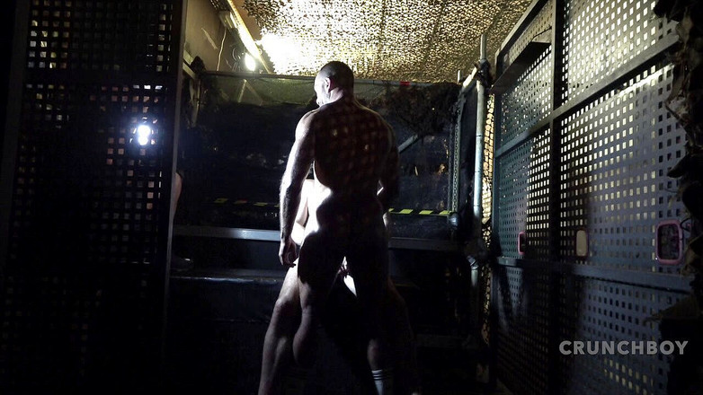 Fetish bareback party in backroom: Ayden Taylor被Nicolas Bardem无套使用