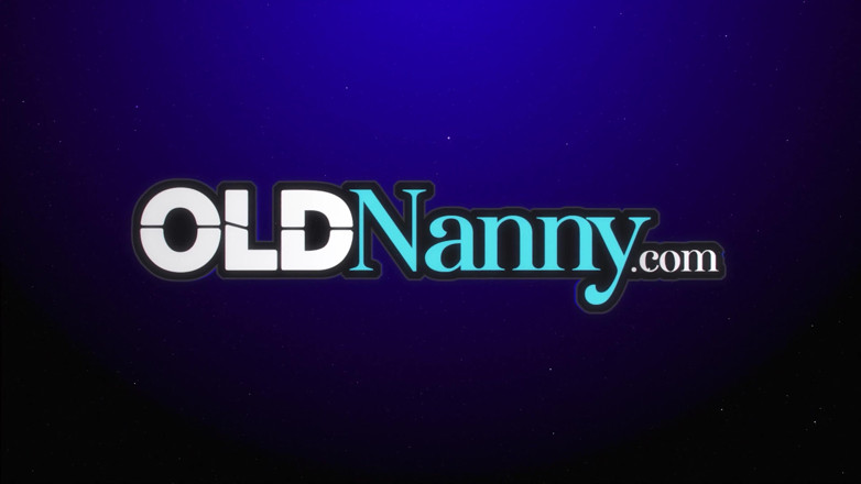 Old Nanny: Twee blonde Britse rijpe vrouwen vingeren diep in hun gaten