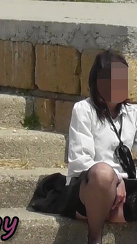 Nevlastní sestra chycena! Masturbuje na veřejné přímořské promenádě - Sledování cizinců!