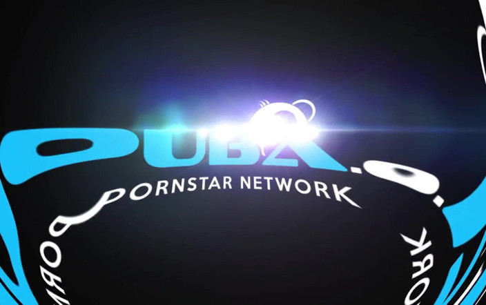 PUBA Solo: Capri Cavanni se joacă cu pizda ei umedă și țâțele mari uimitoare