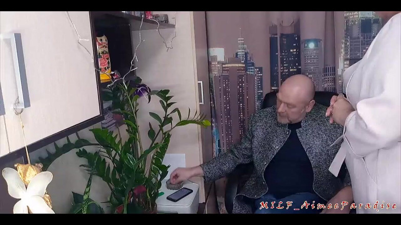 AimeeParadise: Ông chủ cứng rắn làm cho thư ký trưởng thành...