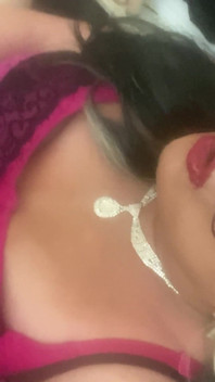 Krissy sweets mit schwanzring und anal spielzeug