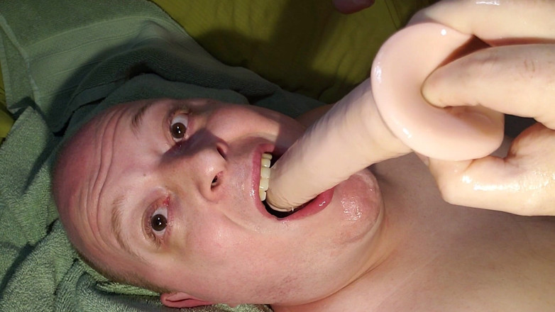 Charlieboy69: Sepong kontol 2 dildo ukuran raksasa