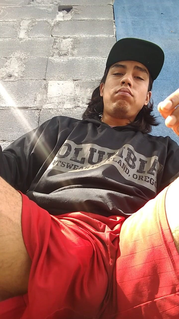 AlexAlejandro13: En enorm kuk av den här storhuvudade killen