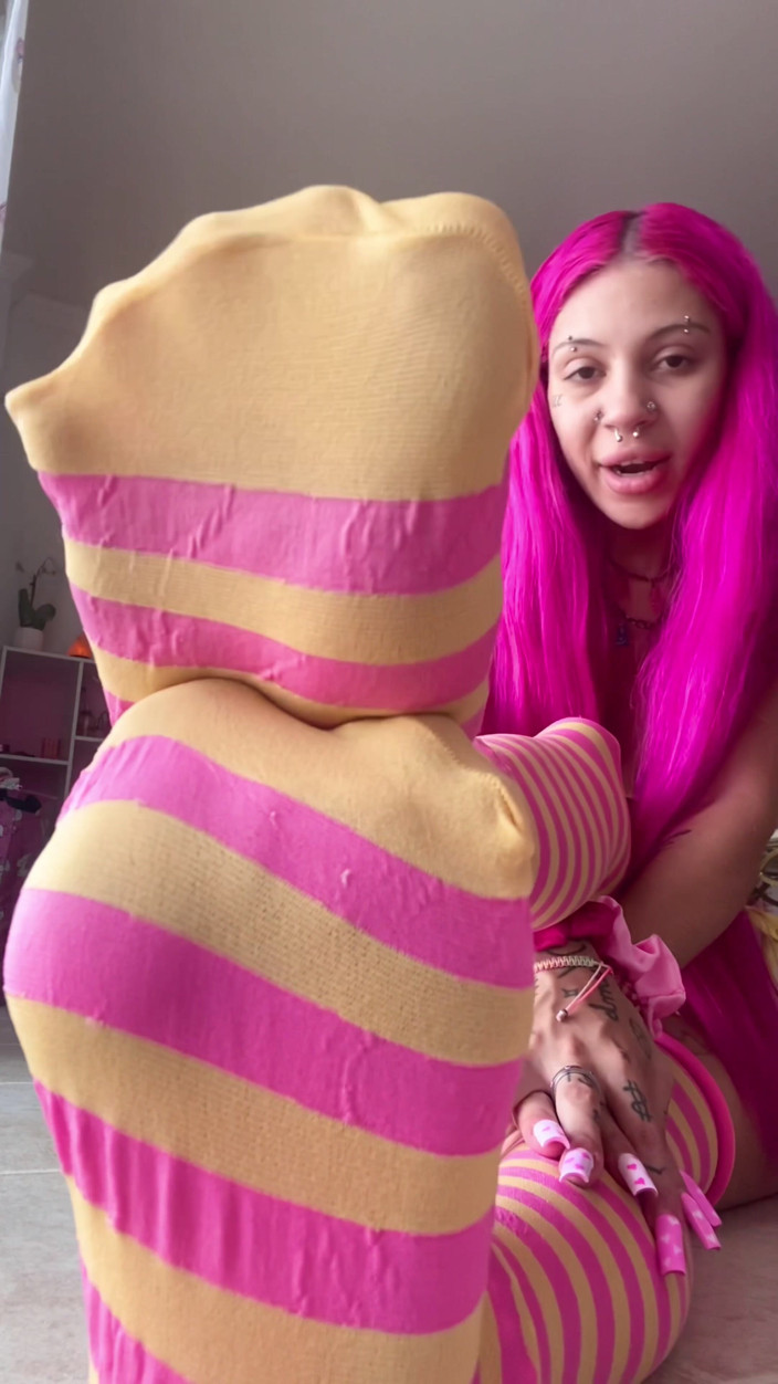 Nali Marie: Ignorar Fetiche pie chica perdedora primer plano movimientos de mano...