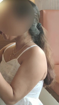 Sekretärin Riya gibt chef blowjob zur beförderung