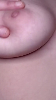Natural tetas balançando saltando gotas closeup mamilos