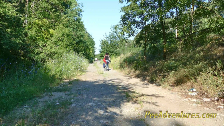 Pee Adventures: Huge pee on the side of the road