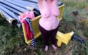 Bouncy Tits Action: Elle se fait gifler les seins dans la rue