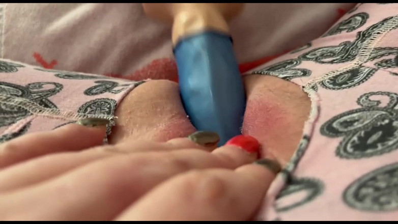 MissFFW: セフレが私のボクサーを切り裂き、ディルドで突く