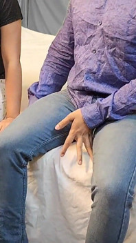 美丽的 riya 和她继兄弟的朋友的印度性爱视频