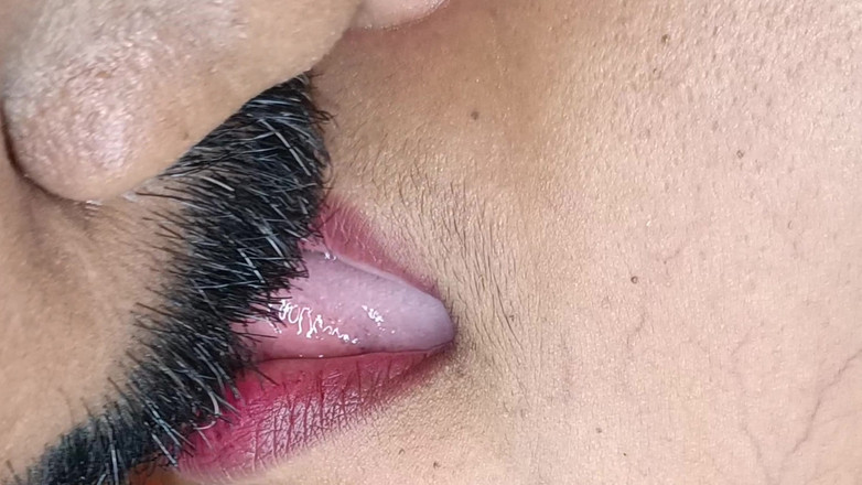 Pushpa porn: Горячий и симпатичный глубокий поцелуй губ