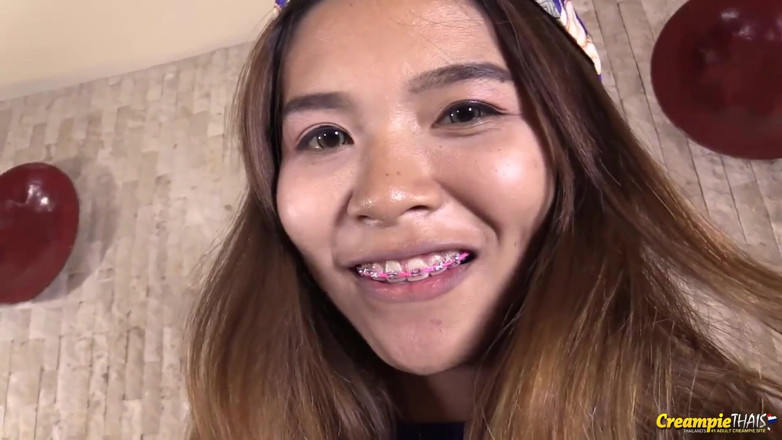 Creampie Thais: 18 year old Kittikorn first time creampie sex video