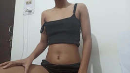 Fată desi reală de descărcare de spermă în timp ce se masturbează