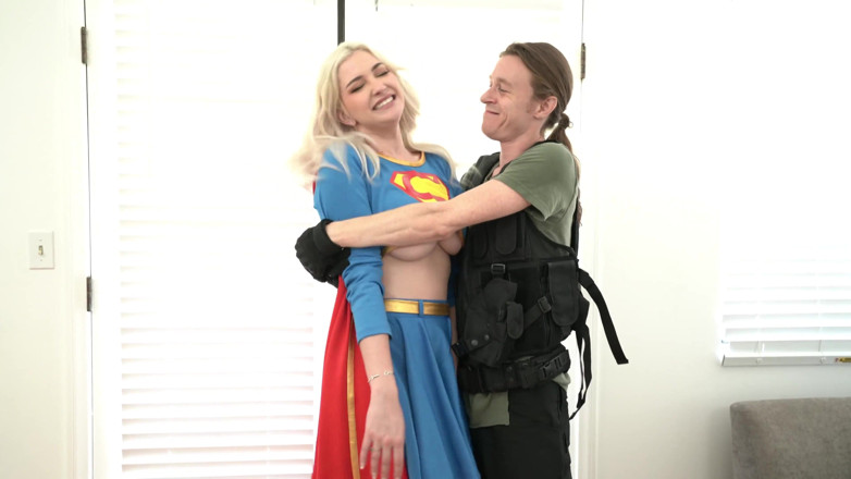 Conor Coxxx: Supergirl: Una supereroina distrutta con skye blue