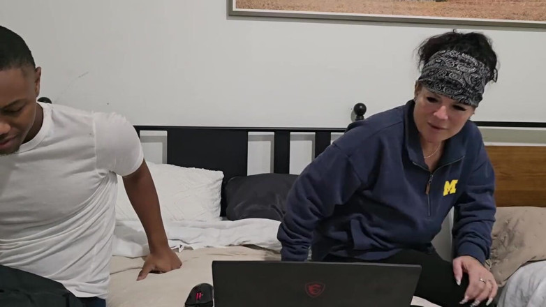 Cory Strokes: Hollee Huntress używa Cory Strokes joystick