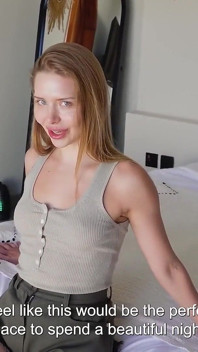 Весела californiababe задовольняє вас у відпустці