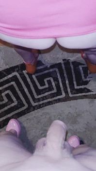 Růžové šaty bi pár