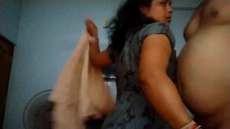 Popmini: Indisk Desi Bhabhi het sex i byn
