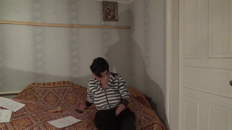 Sexy Milf: Broken toilet desperation and huge piss