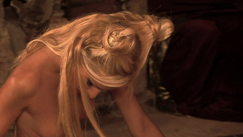 Hand Lotion Studios: 灵活的金发女郎给两个绅士口交并在两个小穴上性交