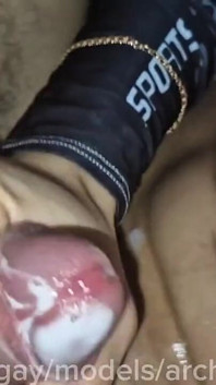El padrastro seducido dándole su leche caliente, lo cual es confuso. Mucho semen, orgasmos.