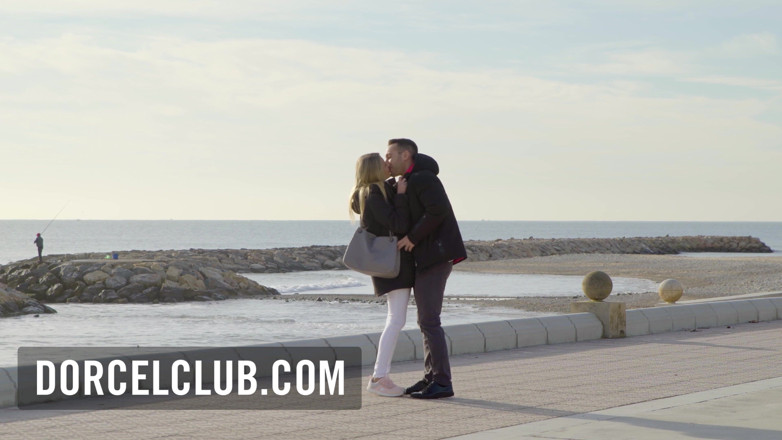 Dorcel Club: Rebecca Volpetti in een geweldig trio met 2 mannen