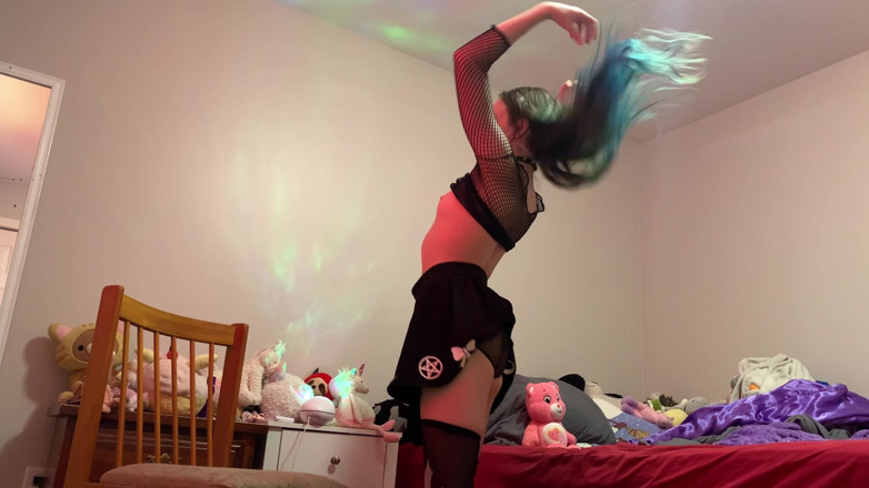 EmoDream1998: Iubita face dans cu striptease