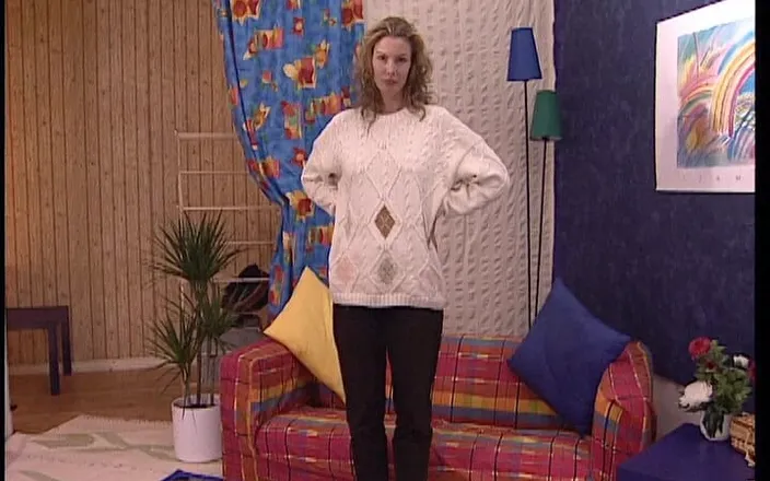 YOUR FIRST PORN: So Wichsen Reife Frauen - Claudia This Is How Mature Women...