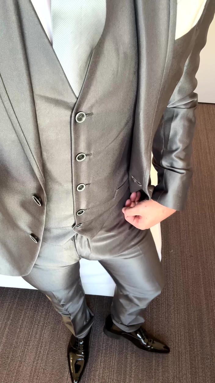 Master Shiny Shoes: Bruidegom masturbeert in hotelkamer