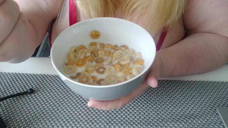 Julie_Bliss: Julie Bliss - 자이언트 브렉퍼스트