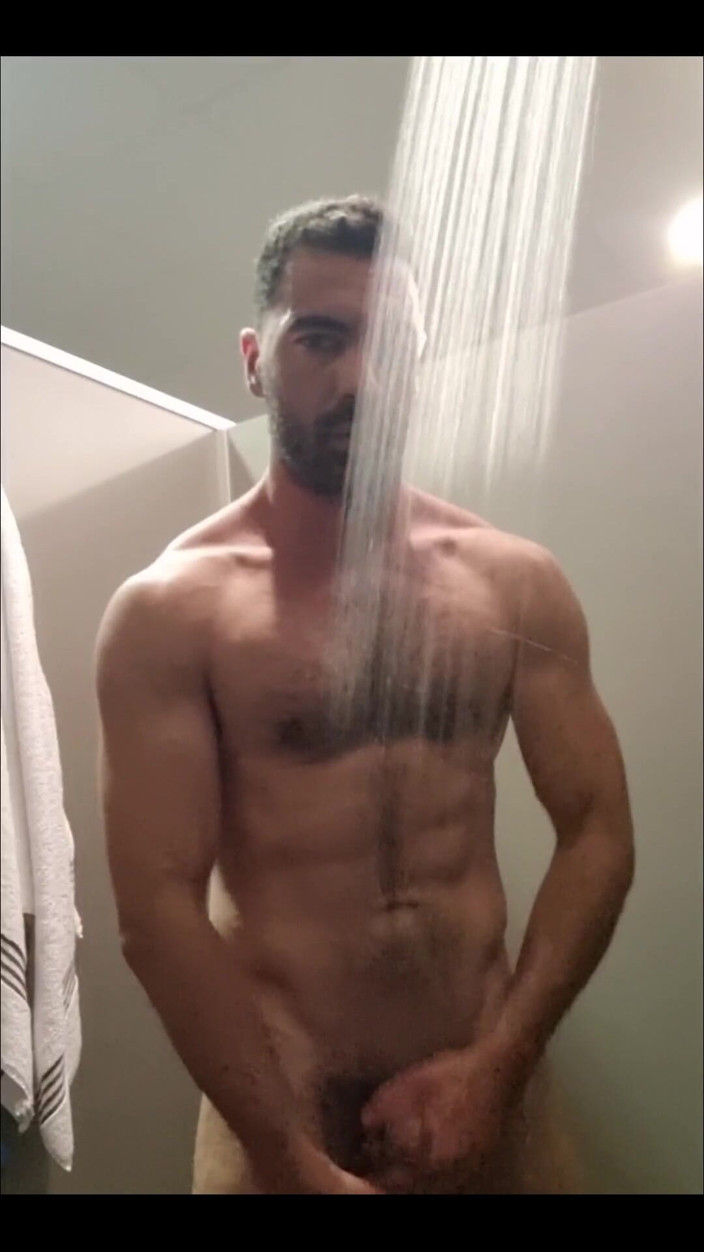 Sensualmassage: Vrei să mă însoți la un duș fierbinte?