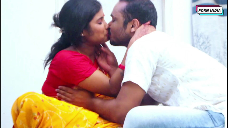 Porn India Studio: Cuplu frumos excitat futându-se tare