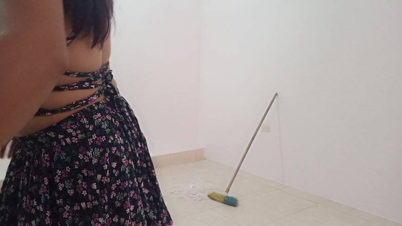 Martin13: 청소 회사에서 친구에게 이야기하고 회사의 상속인과 섹스하는 직원