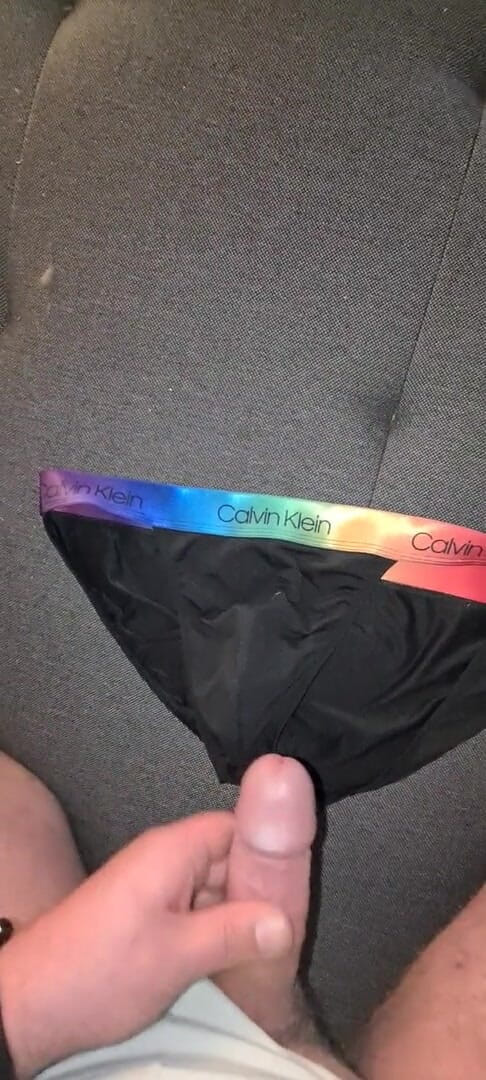 CumShorts: แตกคาเสื้อในของฉัน