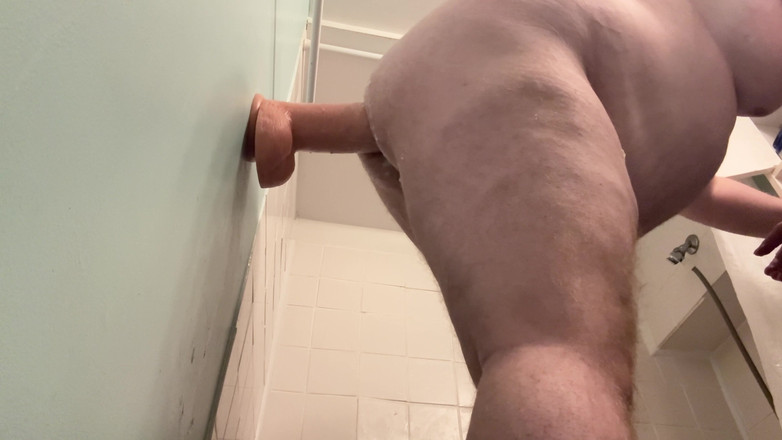 Charlieboy69: Allargamento anale con enorme giocattolo