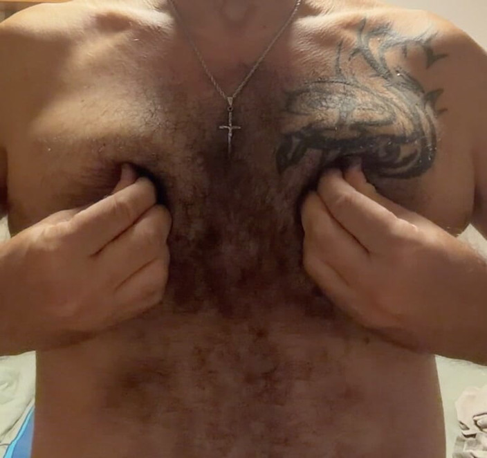 Kilus bear: Pecs &amp; Nipples Play