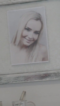 Sexy máma se promění v zombie mámu a šuká maskované šílence