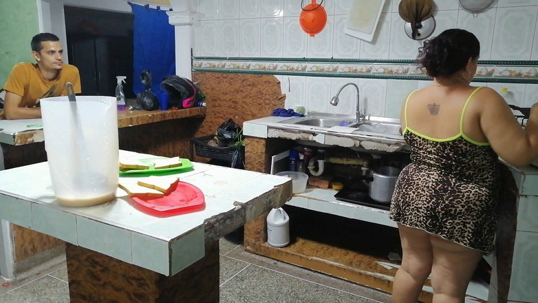 ROUS: Я збуджуюсь і трахаю свого пасинка