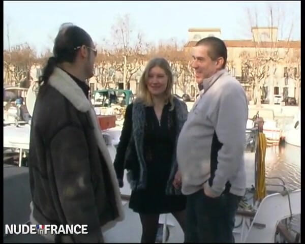 La France a Poil: Tânăra Flo este atât de drăguță încât soțul ei o va împrumuta...